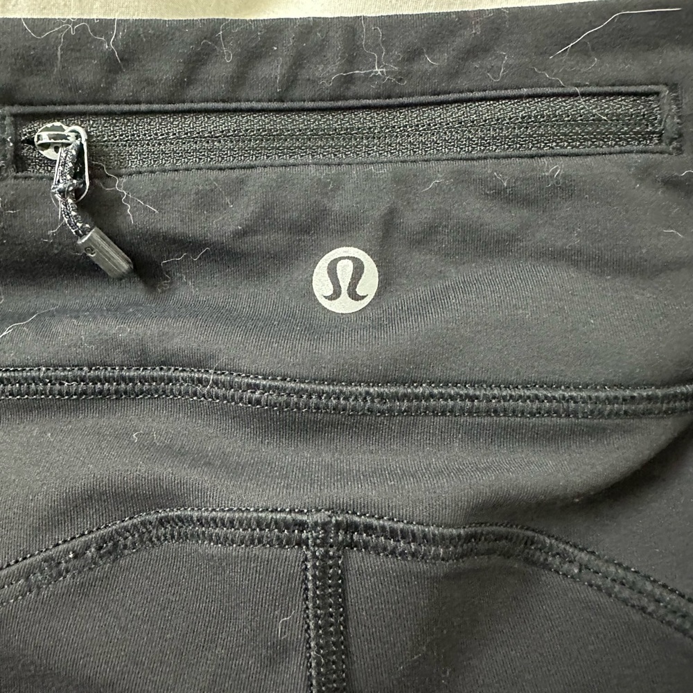 Lululemon black leggings designed for a flattering, sculpting fit size 4